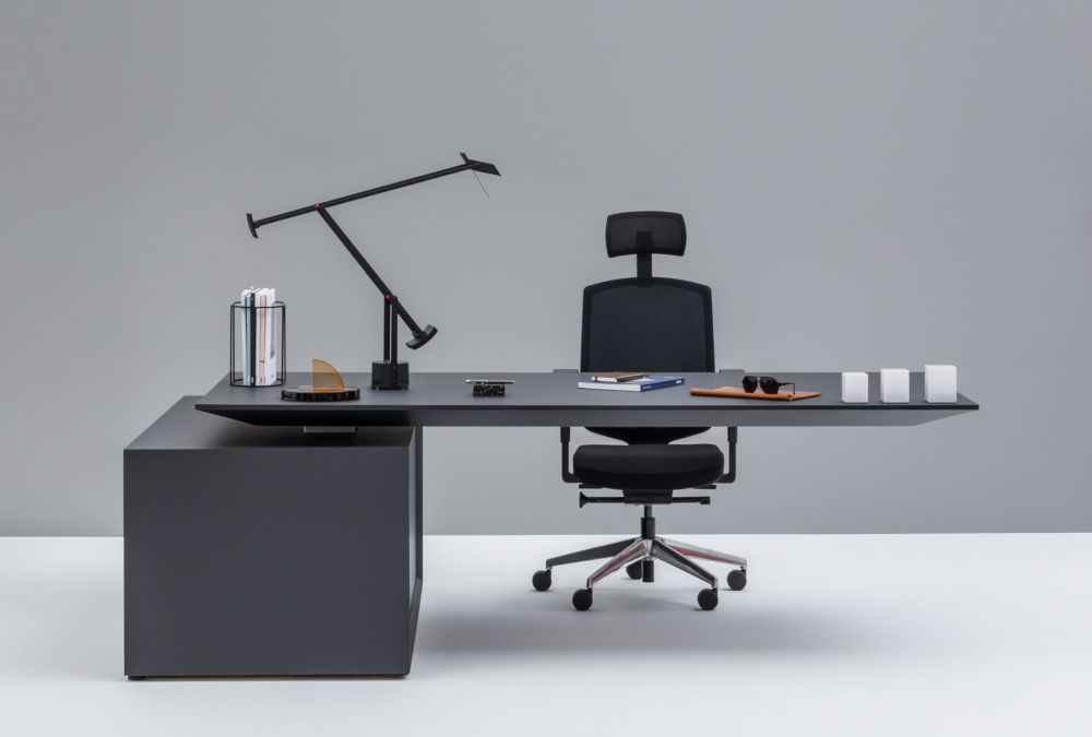 Gravity height adjustable executive desk