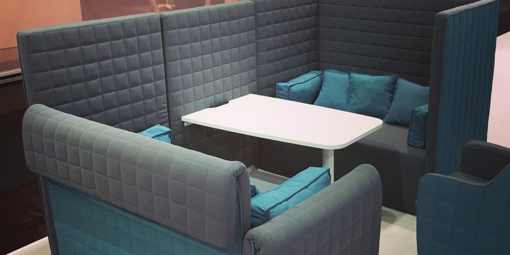 Marea sofa pod with table