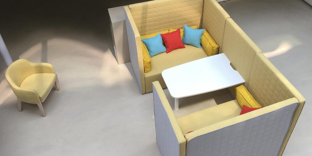 Marea sofa pod with table
